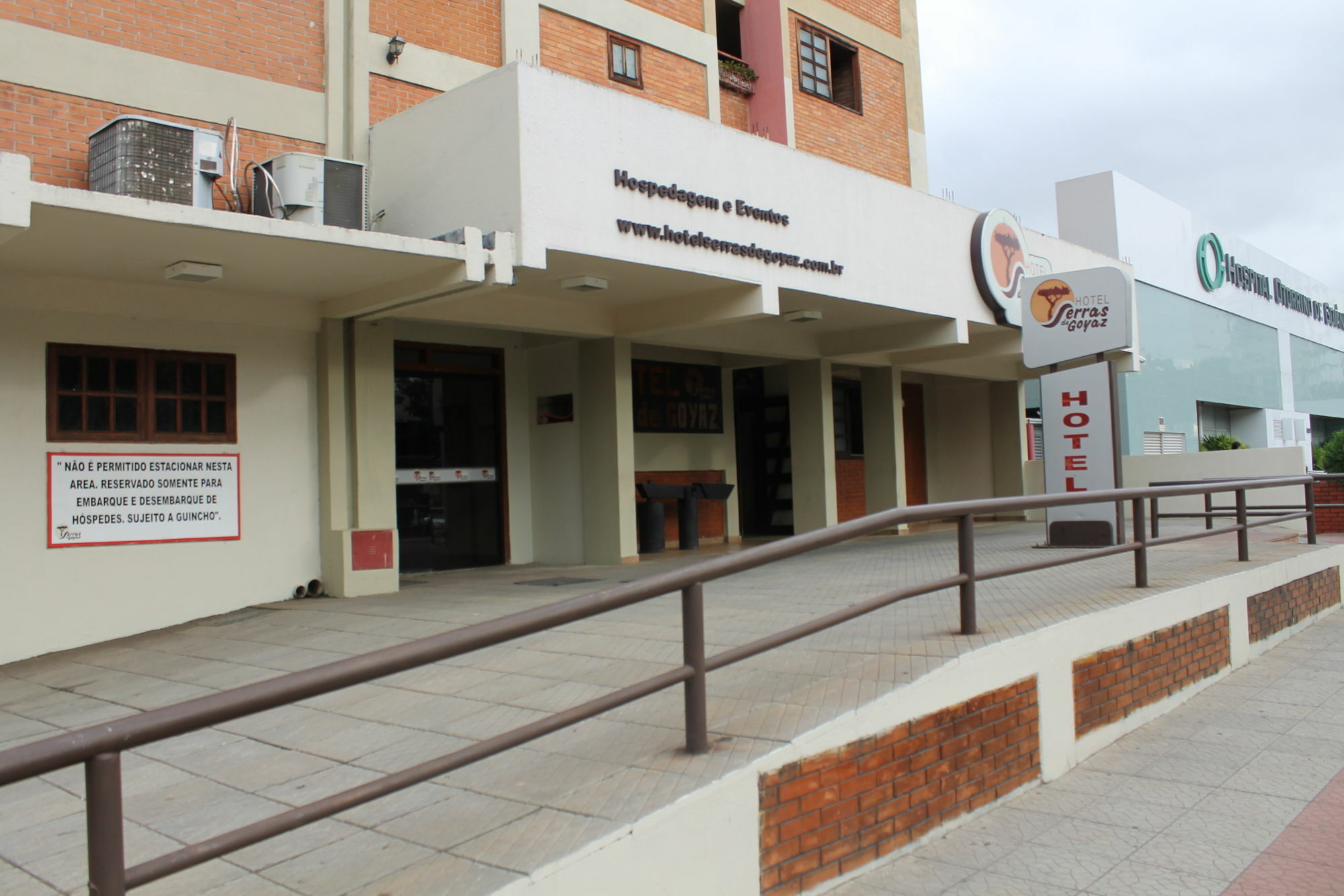 Отель Rede Andrade Goiania Centro Экстерьер фото